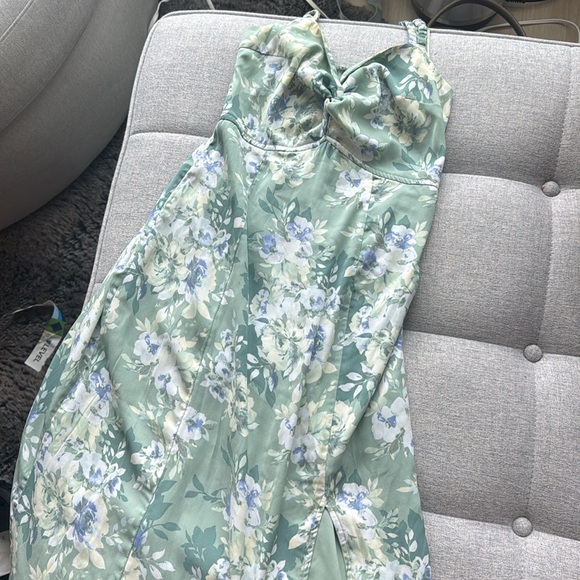 Floral soft slit midi-maxi dress - Picture 3 of 4